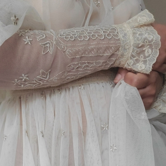 🚫SOLD🚫Vintage Mesh Bridal Dress - Picture 10 of 16